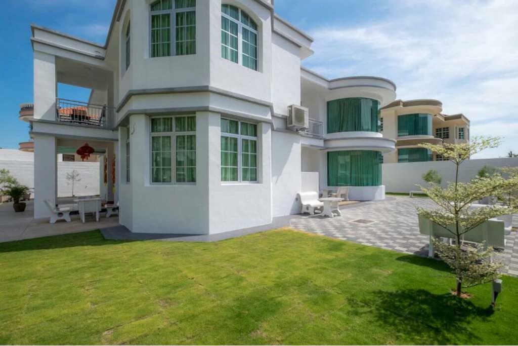 6, Persiaran Tanjung Bunga 3 Vila Batu Ferringhi Exterior foto